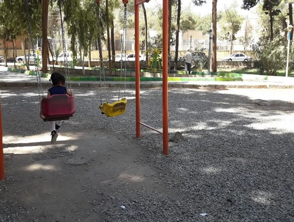 بازی کودکان با چاشنی استرس والدین در پارک های زاهدان