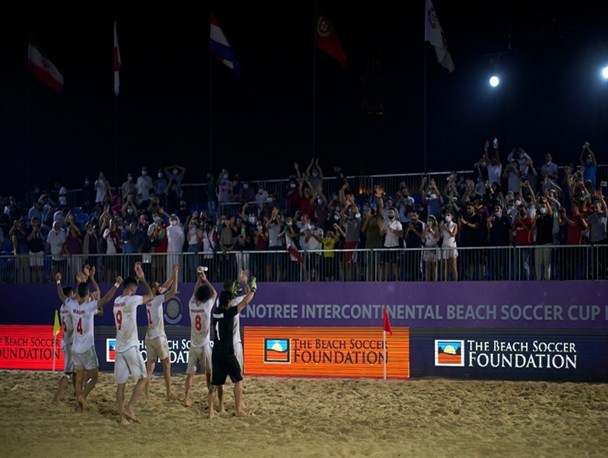 محتشم: مسیگر ١٧ سال است که در تیم ملى فوتبال ساحلی حضور دارد/ مگر مى شود کاپیتان را یک شبه تغییر داد؟