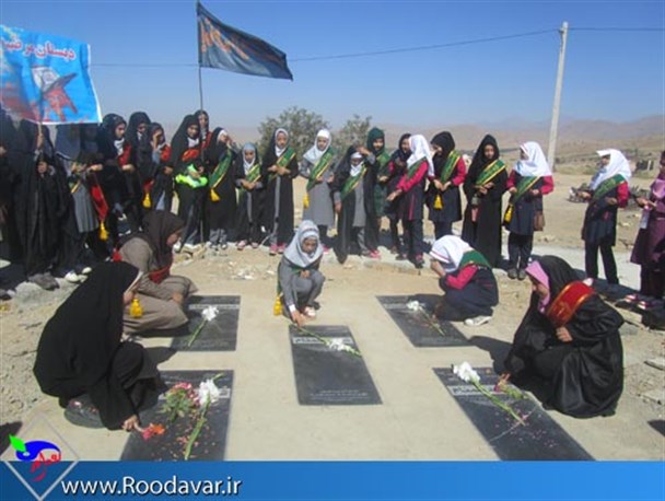 هر مدرسه میزبان یک شهید گمنام باشد/ دانش آموزان تویسرکانی چشم انتظار شهدای گمنام