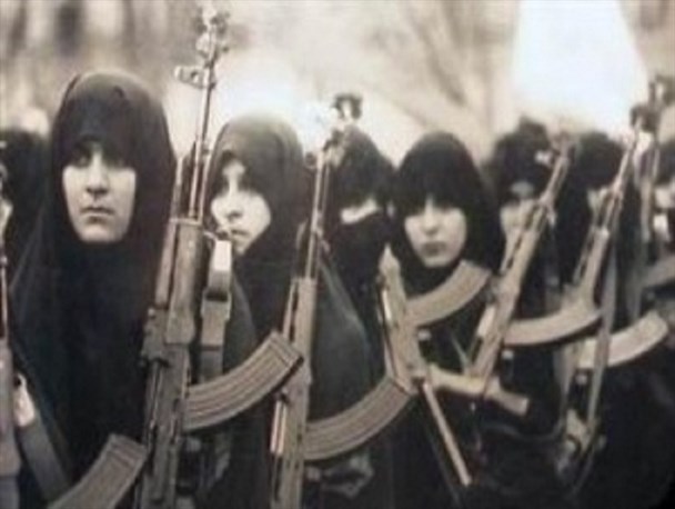 زنان، نقش‌آفرینان اصلی ۸سال دفاع مقدس/ بیش از ۵۰۰ هزار دانش آموز وارد جبهه‌های جنگ شدند