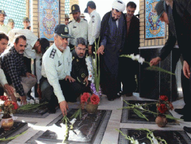 گزارش تصویری از گلباران مزار شهدای گمنام ورامین