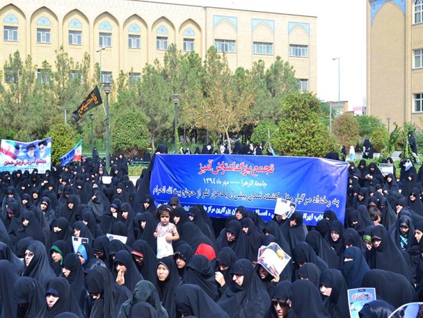 تجمع بزرگ طلاب جامعه الزهرا (س) قم در اعتراض به جنایات آل سعود/تصاویر