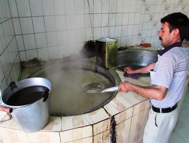 دوشابچی خانا قندی در دهان ارومیه
