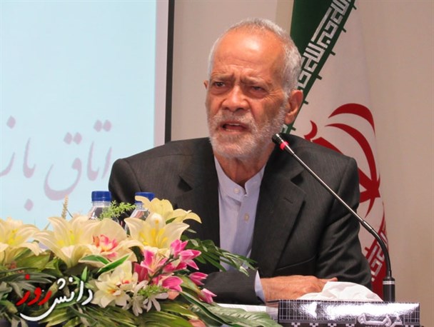 خودنمایی دکه های تولید مقاله مقابل دانشگاه!/ علم باید دروازه ورود به کارآفرینی باشد