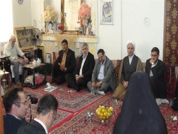 نهادینه کردن فرهنگ ایثار و شهادت در بین دانش آموزان از وظایف ماست
