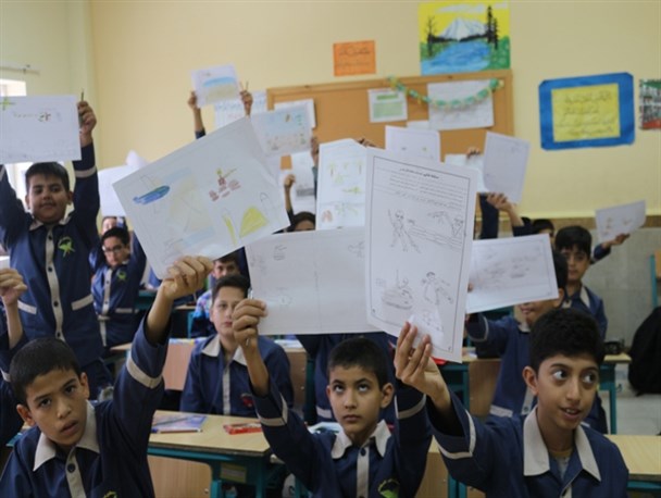 مسابقه نقاشی دفاع مقدس در دبستان خیر اندیشان گرگان+عکس