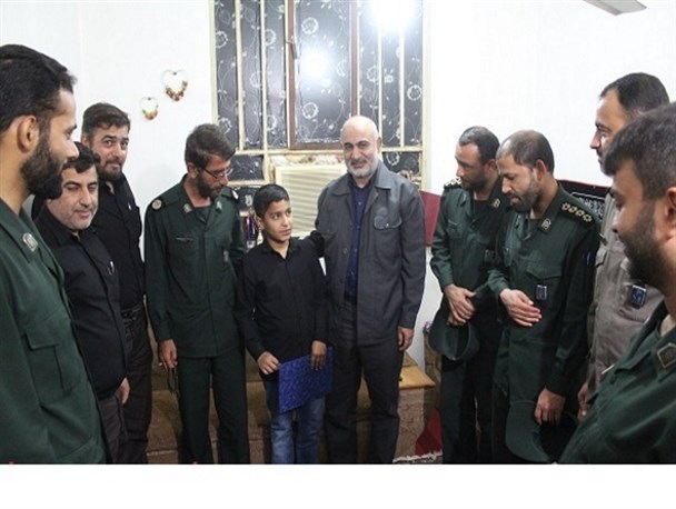 دیدار کارکنان سپاه کارون با خانواده شهید مدافع حرم سجاد باوی
