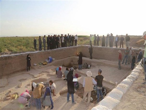 ۳ لایه تدفین با قدمت عصر آهن در سگزآباد کشف شد