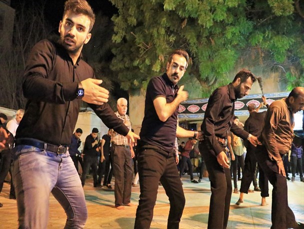 آیین سنتی سینه زنی در منبر کرتی بندرعباس+تصاویر