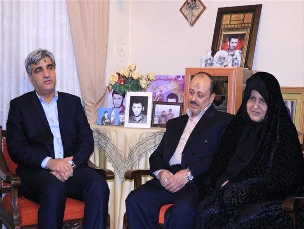 دیدار با خانواده شهید «امین اصغری» نخستین برنامه استاندار جدید گیلان+ عکس
