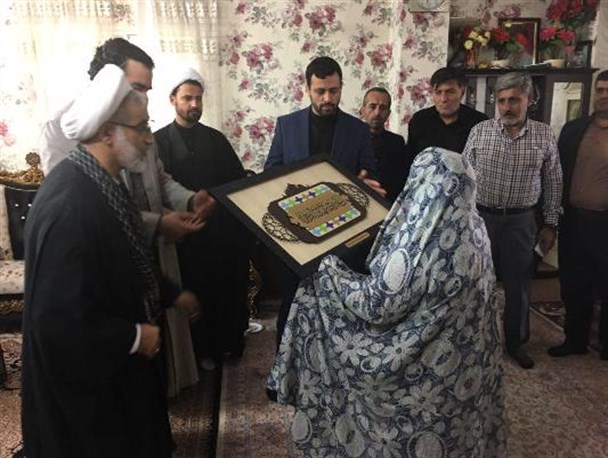 دیدار و تجلیل از خانواده ها شهدا