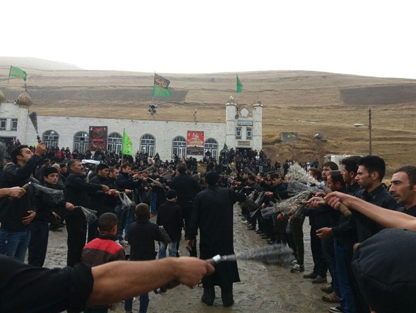 تجمع بزرگ عزاداران حسینی در روستای اینی گرمی+تصاویر