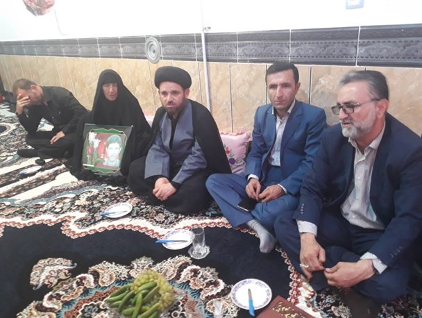 دیدار مدیرکل بنیاد شهید کهگیلویه وبویراحمد با خانواده های شهدای سرفاریاب+تصاویر