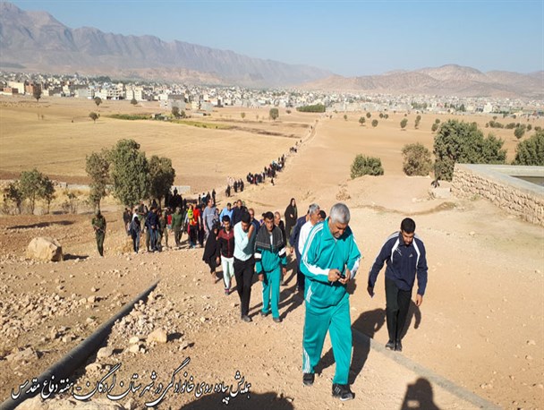 تصاویری از پیاده روی خانوادگی به مناسبت هفته دفاع مقدس در لردگان
