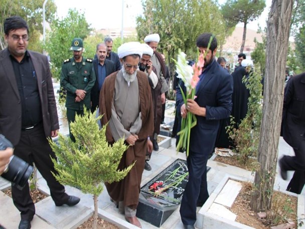مزار مطهر شهدا عطرافشانی و غبار روبی شد