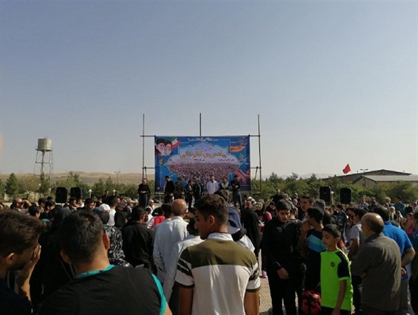 همایش پیاده‌روی خانوادگی در بروجرد برگزار شد