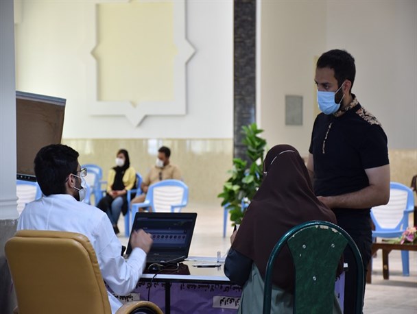 عزم سپاه و بسیج برای ریشه کنی ویروس کرونا/ واکسیناسیون کرونا در حسینیه ثارالله سپاه فتح+تصاویر