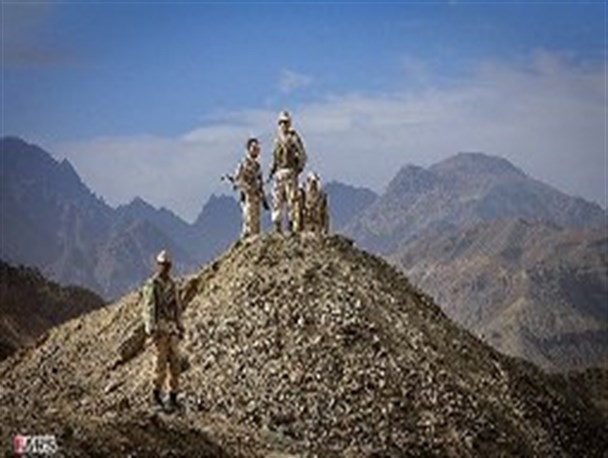تقدیم به خانواده شهید احمد لنگری و سیزده دلاوری که جان خود را در راه وطن دادند