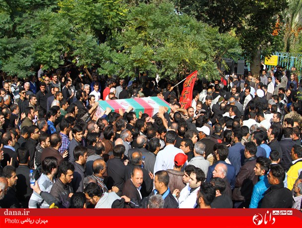 گزارش تصویری/تشییع و تدفین سه شهید گمنام در بازار تهران