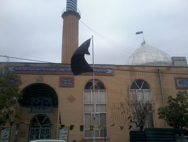 اهتزاز پرچم عزای حسینی در پلدشت