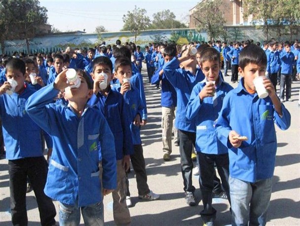 عدم توزیع شیر رایگان در بین دانش آموزان قزوینی