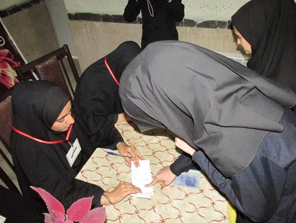 انتخابات شورای دانش آموزی یعنی سهیم شدن دانش آموزان در مدیریت مدرسه