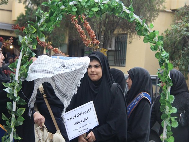 اعزام ۱۴۰ نفر از دانش آموزان گنبدی به مناطق غرب کشور/تصاویر