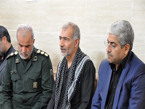 دیدار جمعی از مسئولین با خانواده شهید مدافع حرم