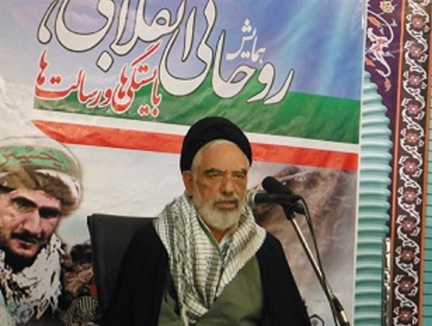 امروز دشمن میدان مبارزه را از جنگ سخت افزاری به جنگ نرم افزاری تغییر داده است/ نحله های زیادی قصد نفوذ به حوزه های علمیه دارند