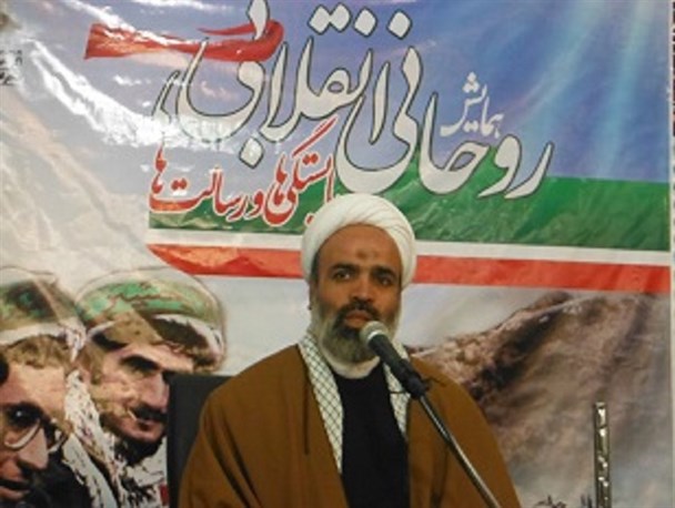 معنای تعامل سازش و عدول از ارزشها نیست/دشمن در بستر فضای مجازی به دنبال از بین بردن  اعتقادات و باورهای دینی است/دفاع از انقلاب و اسلام با هم گره خورده است