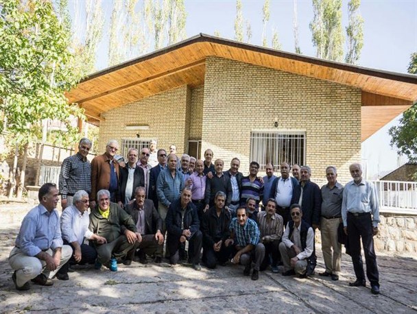 همکلاسی های دهه 50 سمنان گرد هم آمدند+تصاویر