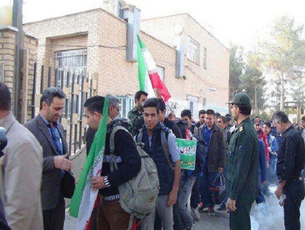 اعزام دانش آموزان بسیجی بادرود به مناطق عملیات جنوب کشور در قالب راهیان نور