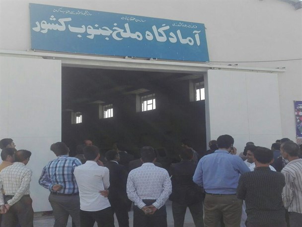 نخستین آمادگاه مبارزه با ملخ صحرای جنوب کشور در قلعه گنج افتتاح شد