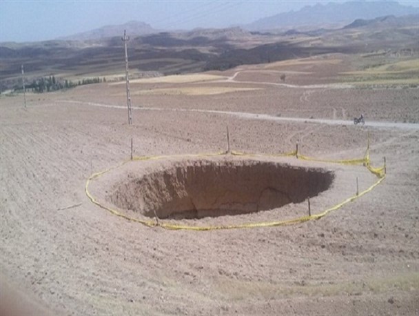 وقتی کشت طلای سبز دردسر ساز می شود/ «فرو نشست» در کمین فرودگاه کرمان