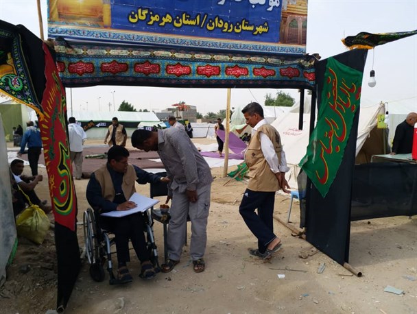 موکب علی اکبر (ع) رودان پذیرای زائران اربعین در کربلا+تصاویر
