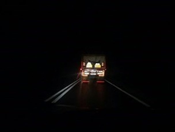 جاده بروجرد- اشترینان پس از ۶ سال افتتاح، همچنان تاریک است/روشنایی این محور در هاله ای از ابهام!