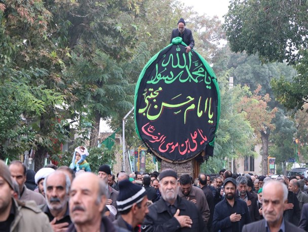 آیین عزاداری و نخل گردانی در شهر نراق +تصاویر