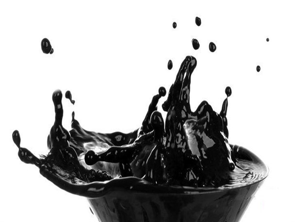 قیمت نفت علی رغم کاهش، همچنان بالای ۸۵ دلار