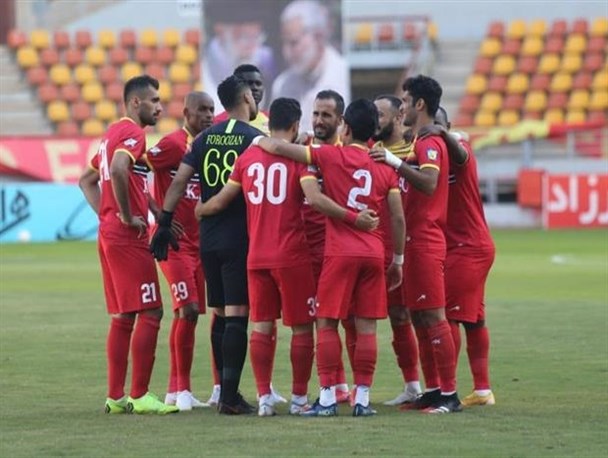 فولادی‌ها جریمه شدند/ برگزاری جلسه اضطراری هیات مدیره باشگاه با کادرفنی