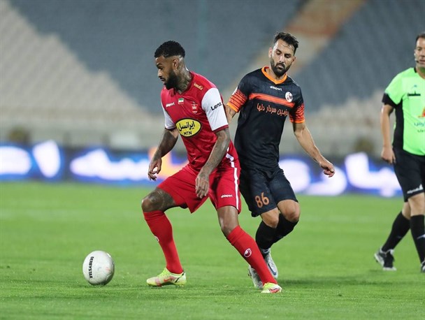 لیگ برتر فوتبال| پیروزی خفیف پرسپولیس در خانه با گل دیاباته/ سرخ‌ها تا پایان جام جهانی در صدر!