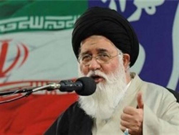 مسئولان دیپلماسی هشیار باشند که گرگ به دنبال طعمه قرار دادن میش است