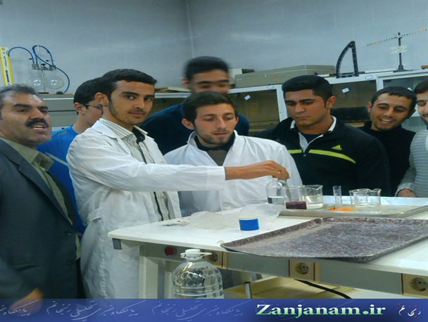 گفتگو با یک دانشجوی بسیجی فعال+تصاویر