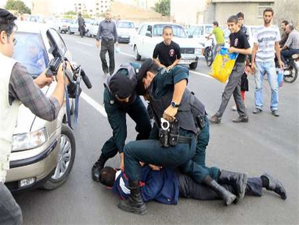 دو سارق حرفه ای با 21 فقره سرقت در زنجان دستگیر شد