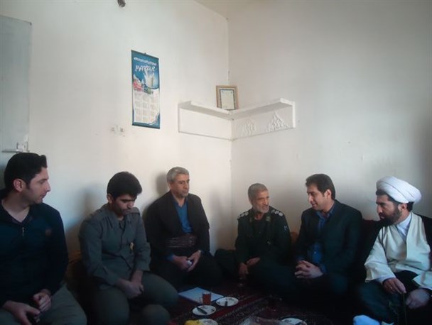 دیدار با خانواده معظم شهدا در جوانرود+تصویر