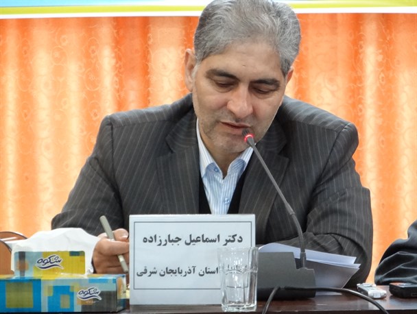 ۸۵درصد کارمند اضافه داریم /اجازه نمیدهیم حتی یک خانواده از سواحل دریاچه ارومیه کوچ کند