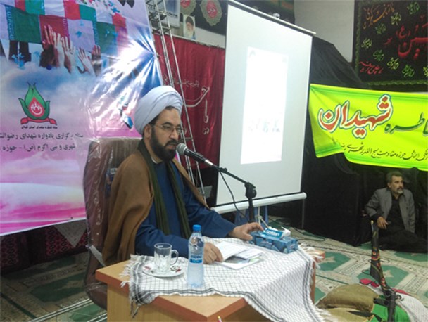 کسانی که فساد مالی دارند و دکل نفتی می دزدند باید جوابگوی خون شهدا و مردم باشند