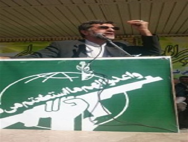 عده ای با ساختن چهره جدید از امام سعی دارند انقلاب را از راه اصلی خود منحرف کنند