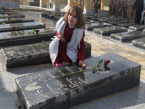 مزار شهدای سقز در آخرین روز هفته بسیج گلباران شد