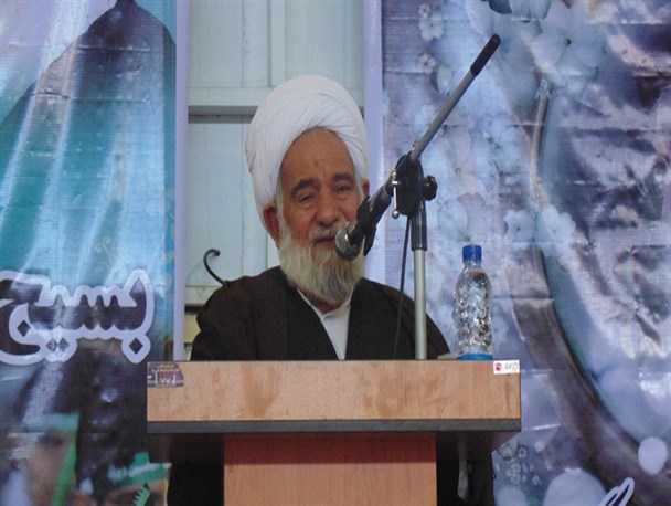 بسیج میوه درخت تنومند انقلاب است/آمریکا از ترس بسیجیان جرأت حمله به ایران را ندارد