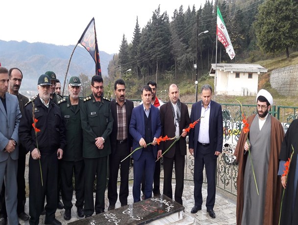 مزار شهدای تالش گلباران و غبارروبی شد